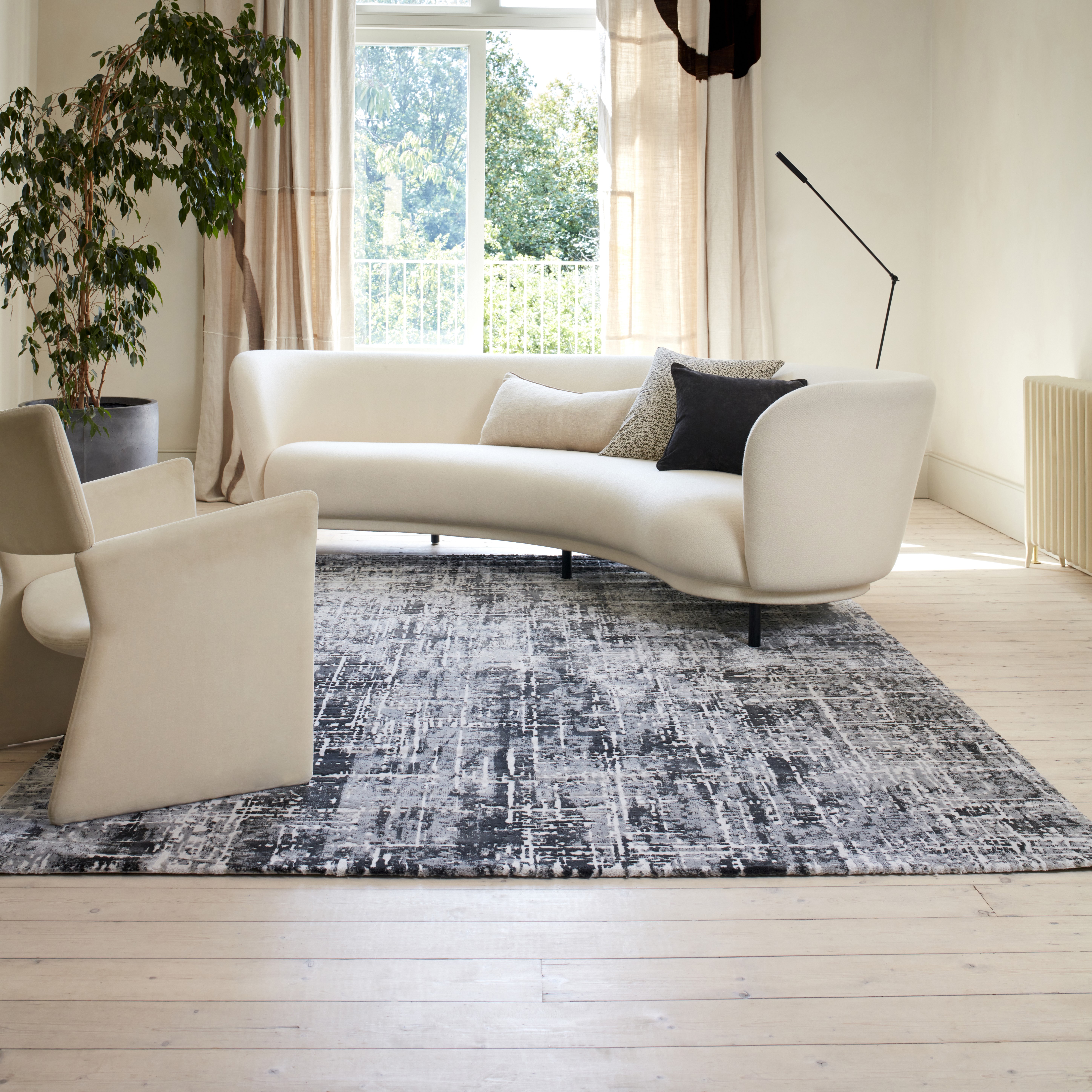 Kuza Abstract Modern Distressed Rug In Black